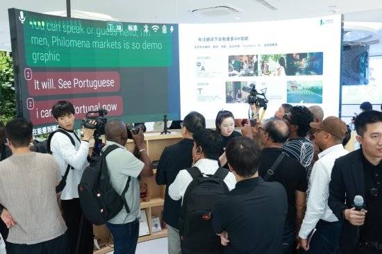 者 亮亮视野AR翻译眼镜成体验焦点新葡京