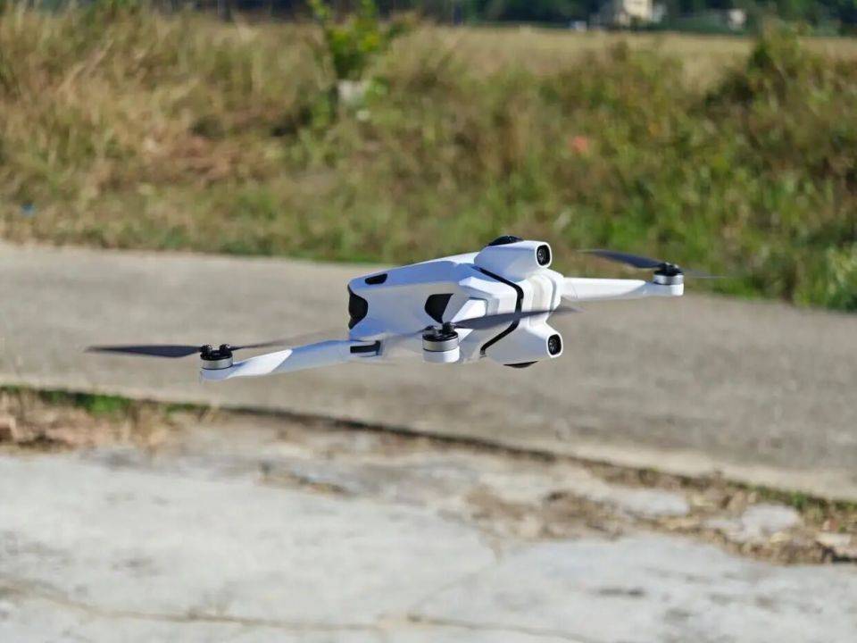 布新的可穿戴设备；苹果新头显硬件曝光新葡京Quest4要来了Meta将发(图6)